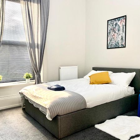 Free, Large Car Park Apartment Wakefield Dış mekan fotoğraf